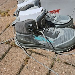 Altra Women's Lone Peak All-Wthr Mid boot